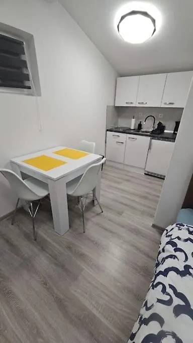 Apartmani Kuzman Ždrelac