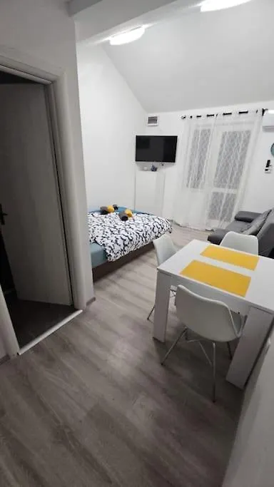 Apartmani Kuzman  Zdrelac